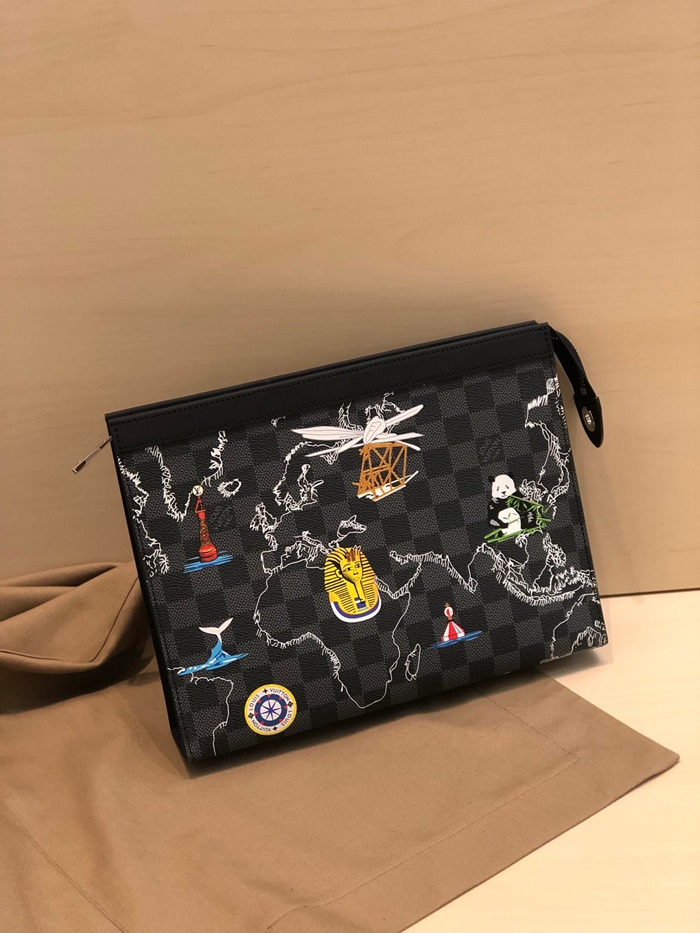 LOUIS VUITTON 루이비통 2020 모노그램 남여공용 클러치백 M61692,LOUB1661,26cm,블랙
