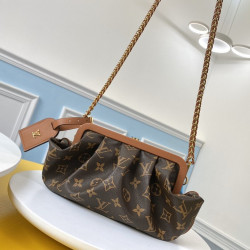 LOUIS VUITTON 여성용 루이비통 브르시코 이스트 웨스트 크로스백