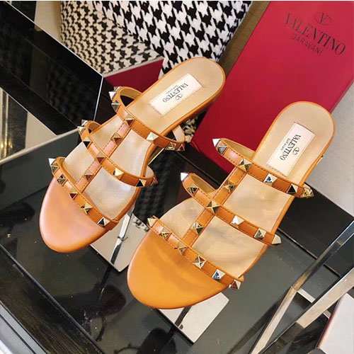VALENTINO 발렌티노 락스터드 샌들 M1348