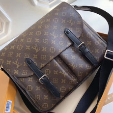 LOUIS VUITTON 루이비통 크리스토퍼 메신저백 CHRISTOPHER M41643