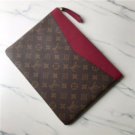LOUIS VUITTON 루이비통 데일리 클러치신상 M64590
