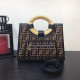 FENDI 펜디 쇼퍼백 28CM F100323