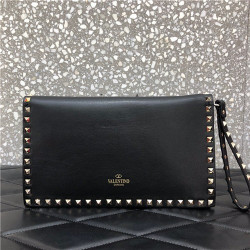 VALENTNIO 발렌티노 락스터드 스트랩 플랩 클러치백 B0399-3