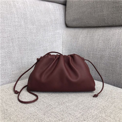 BOTTEGA VENETA 보테가베네타 버터카프 파우치백 미듐 585852