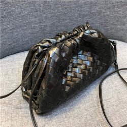 BOTTEGA VENETA 보테가베네타 버터카프 더 파우치백 BV2300-1