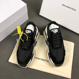 BALENCIAGA 발렌시아가 트리플S 남여공용 스니커즈 A717638380
