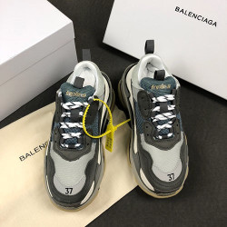 BALENCIAGA 발렌시아가 트리플S 남여공용 스니커즈 A717638360