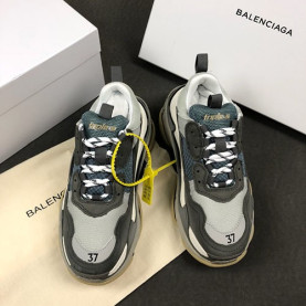 BALENCIAGA 발렌시아가 트리플S 남여공용 스니커즈 A717638360