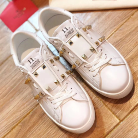 VALENTINO 발렌티노 락스터드 언타이틀 스니커즈