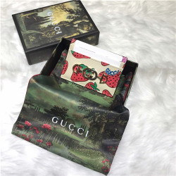 GUCCI 구찌 딸기 프린트 카드지갑 570679 