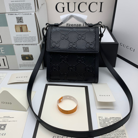 GUCCI 구찌 블랙 GG 엠보스 메신저백 625782 2020/신상
