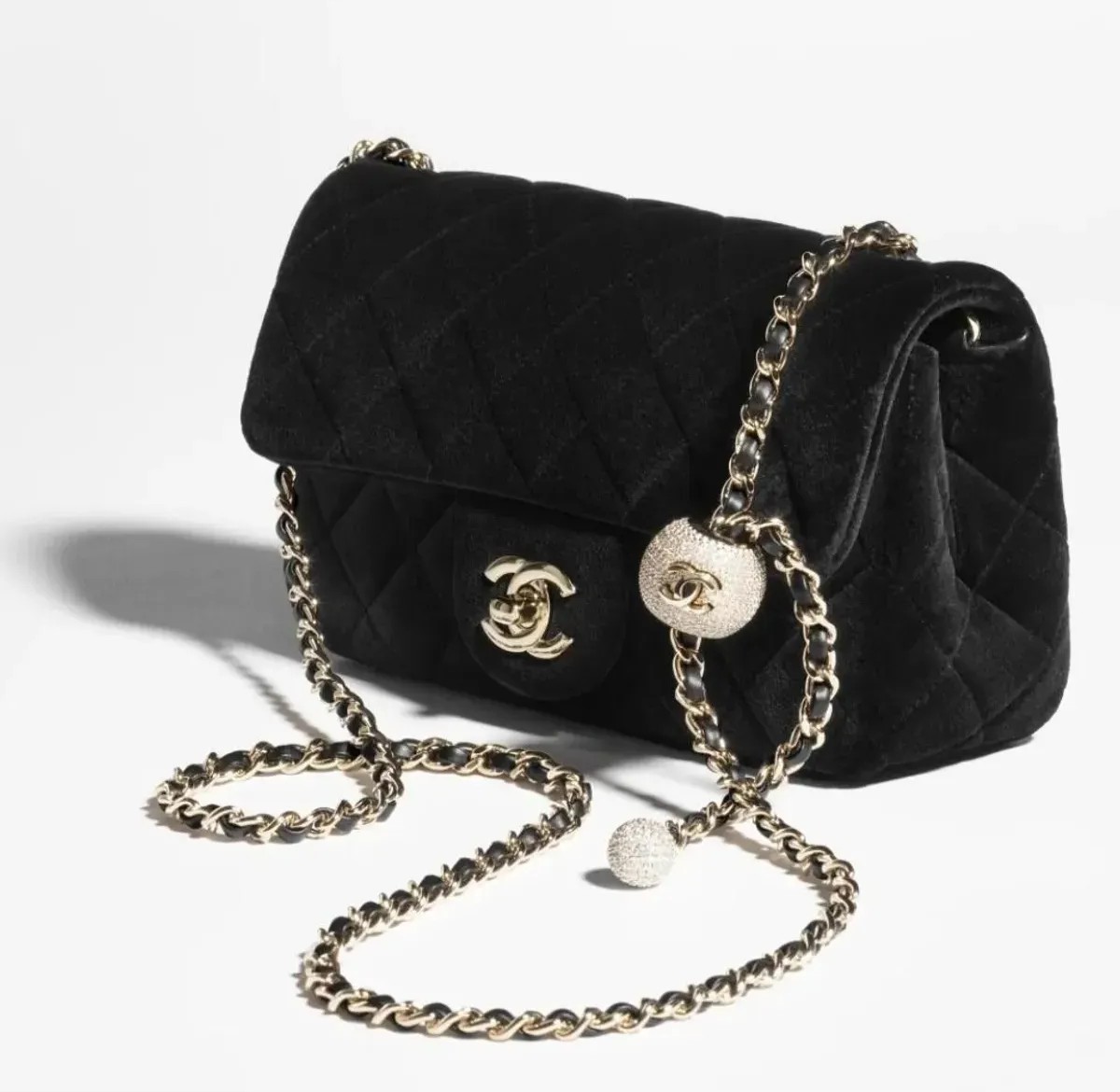 CHANEL 샤넬 골드볼 쁘띠삭 미니 플랩백 18CM AS1786