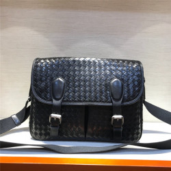BOTTEGA VENETA 보테가베네타 남성용 크로스백 BV30699