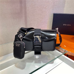 PRADA 프라다 레더 브러시드 메신저백 1BD295