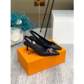 LOUIS VUITTON 루이비통 여성용 샌들 (굽높이5.5CM) L16011