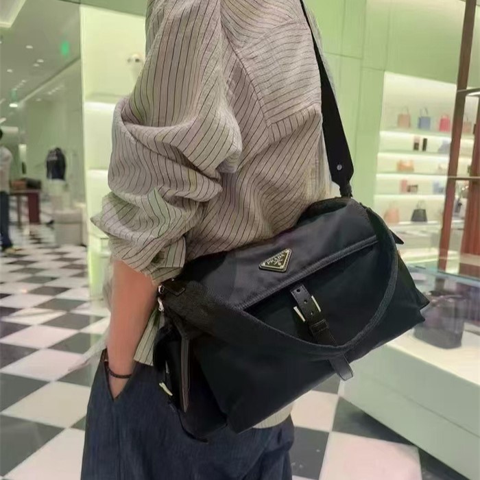 PRADA 프라다 리나일론 라지 숄더백 1BD391