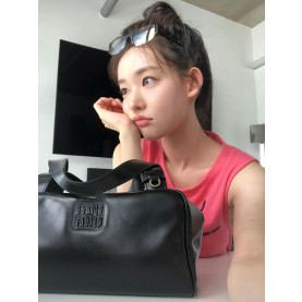 [배우 최윤지] MIUMIU 미우미우 가죽 탑 핸들백 5BB182