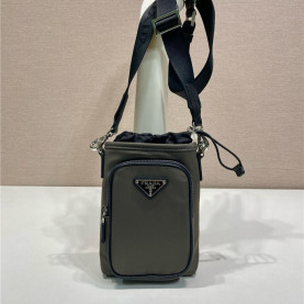 PRADA 프라다 드로스트링 리나일론 스마트폰 케이스 2ZH155