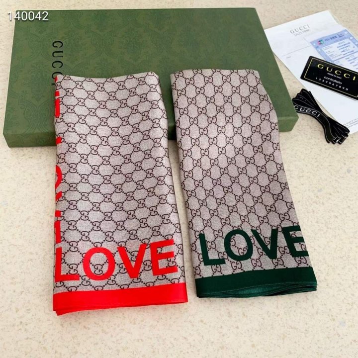 LOEWE 로에베 실크 사각 스카프