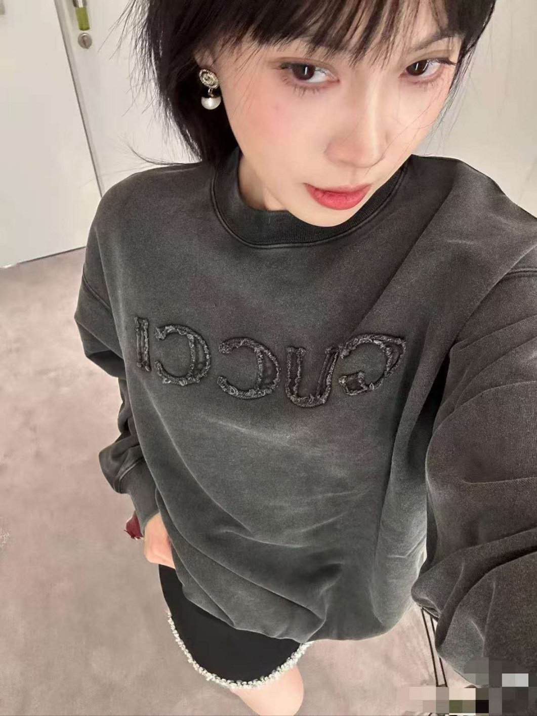 GUCCI 구찌 피그먼트 로고 맨투맨