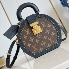 LOUIS VUITTON 루이비통 부아뜨 샤포 크로스백 PM M15293