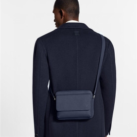 LOUIS VUITTON 루이비통 보딩 메신저백 M15260