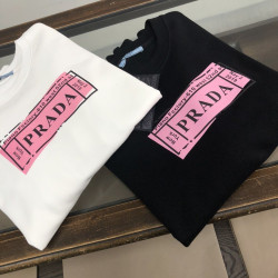 PRADA 프라다 piano 맨투맨
