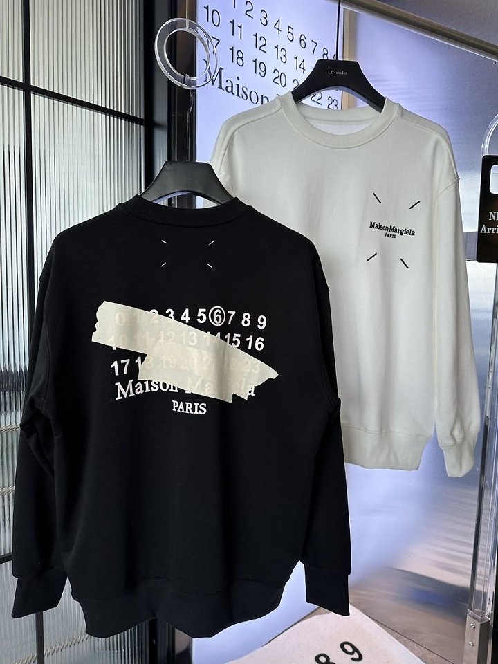 ●월간 판매 8위● MAISON MARGIELA 메종마르지엘라 테이프 나염 맨투맨 2COLOR